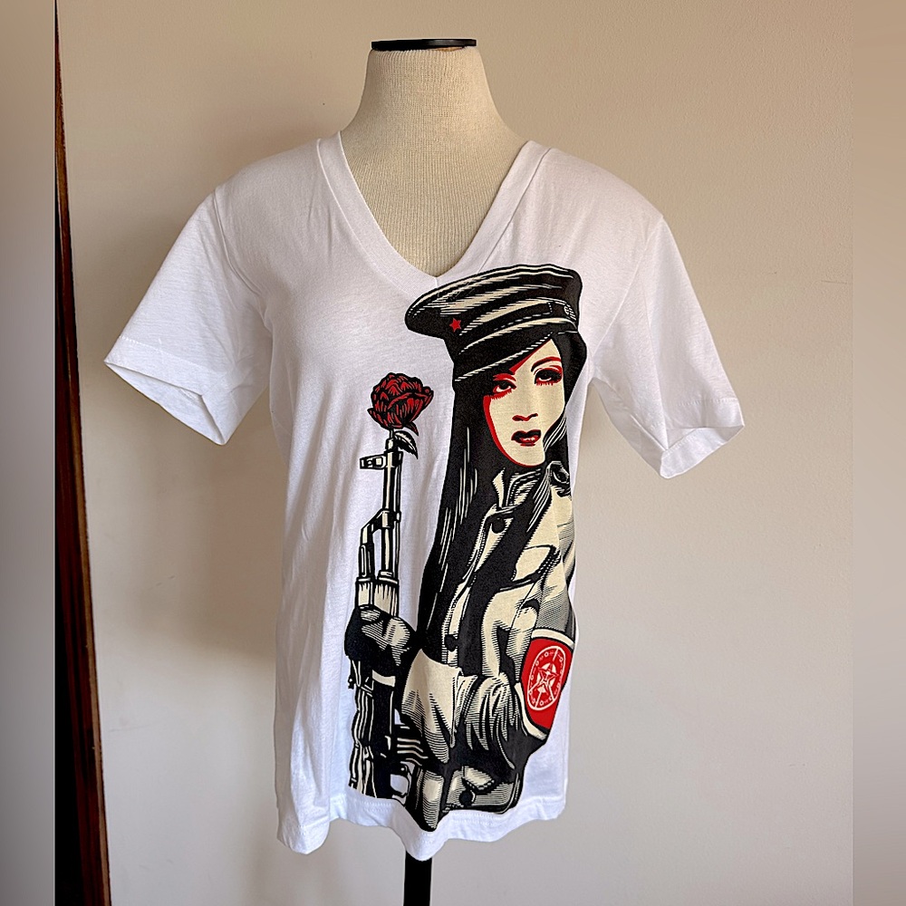OBEY METROPARK Army Military Pin Up Girl w/ Gun White V Neck T-Shirt Medium NWOT